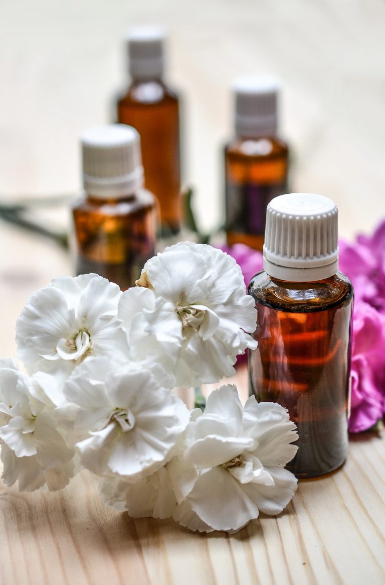 4 Major Differences Between Essential Oil & Extract Green Herbology